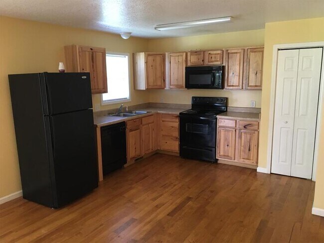 Building Photo - 444 Beaucatcher Rd