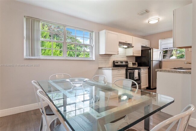 Foto del edificio - 6198 SW 63rd St