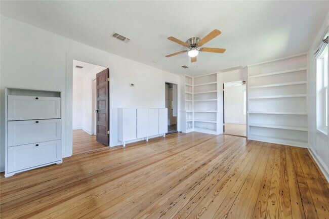 Building Photo - 1210 Coleto St