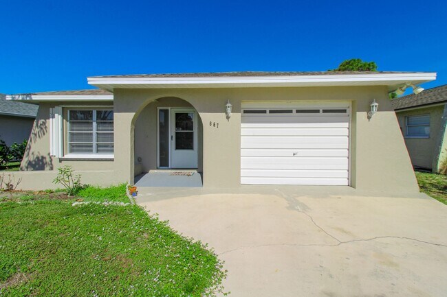 Foto del edificio - ** 2/2 HOME IN NAPLES PARK UNFURNISHED ** DOG FRIENDLY UPON APPROVAL ** NO HOA HERE **