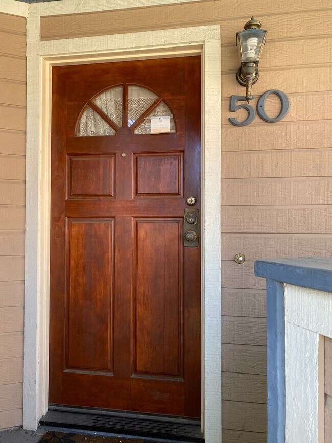Foto del edificio - Spacious Townhome in University City for Rent!