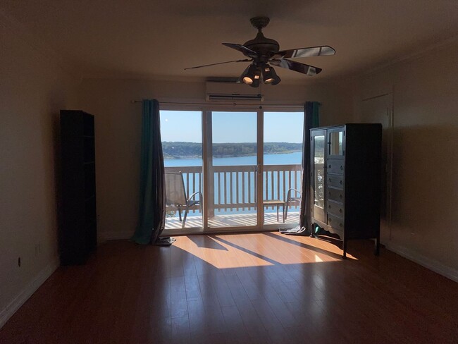 Building Photo - STUDIO CONDO WITH A MILLION DOLLAR LAKE VIEW