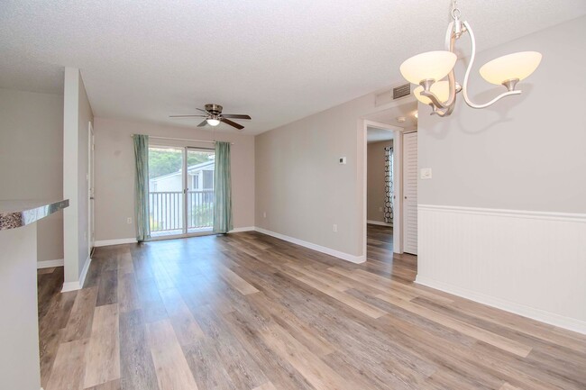 Building Photo - 1 Bedroom/1 Bath with a Den/Office Area- S...