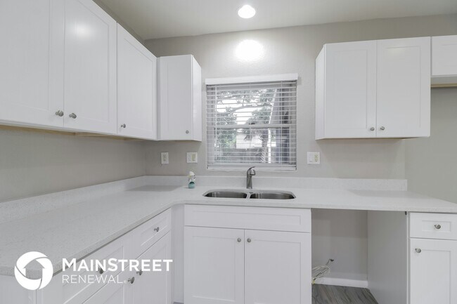 Foto del edificio - 5963 Bamboo Dr