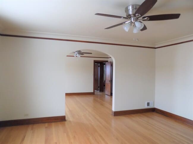 Foto del edificio - 328 Green Bay Rd