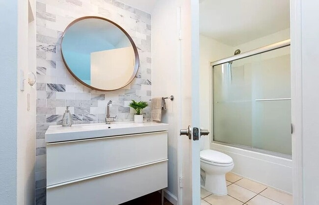 Building Photo - Comfortable and Spacious Rental Opportunity
