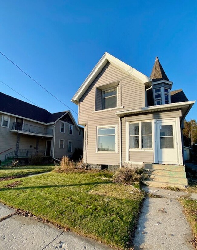 Building Photo - 1510 Clark St - Duplex