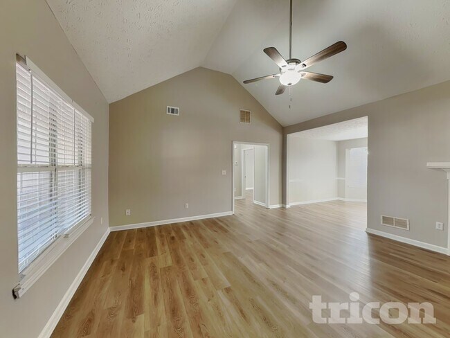 Foto del edificio - 210 Baxter Ln