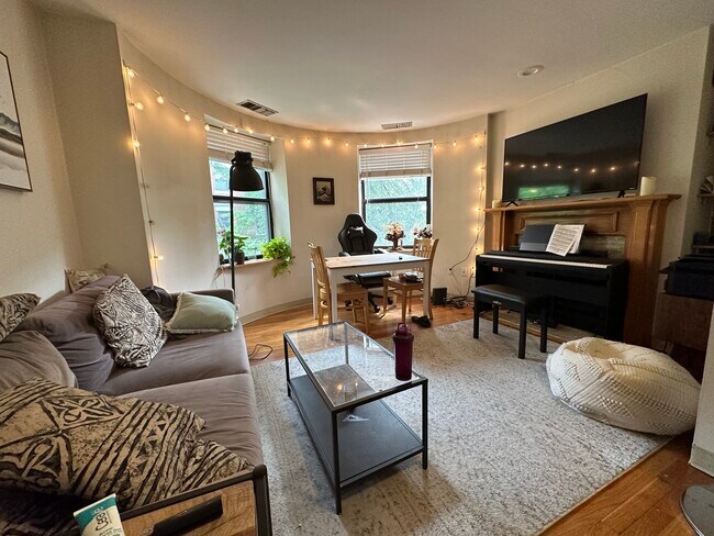 Building Photo - 95 Gainsborough St