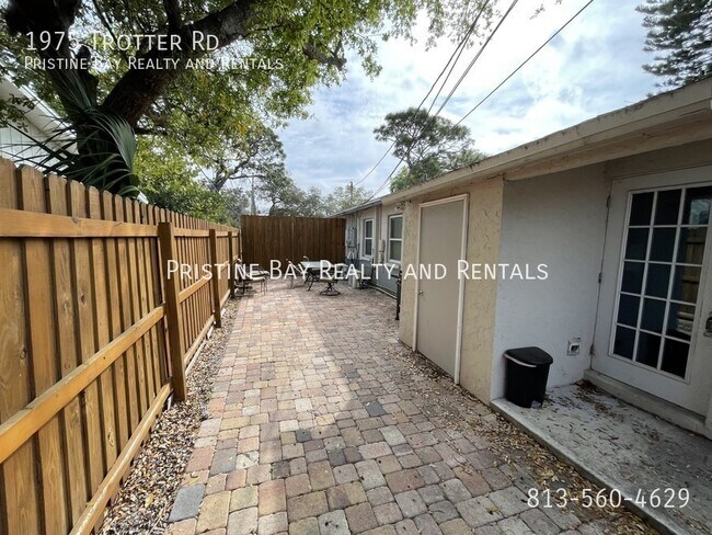 Building Photo - 2Bed/3Bath Duplex