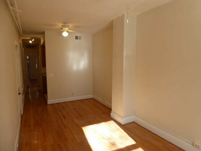 Foto del edificio - 2137 Newport Pl NW