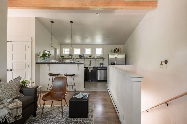 Foto del edificio - 522 W College St