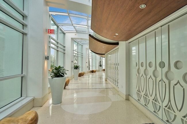 Building Photo - 4401 Collins Ave