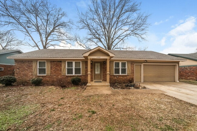 Foto del edificio - 1585 Pepperwood St