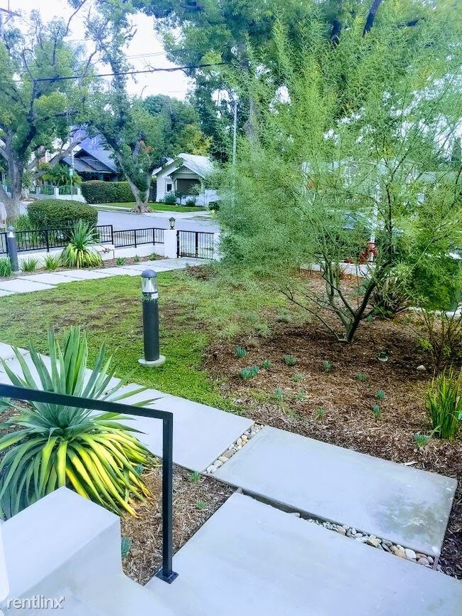 Foto del edificio - 93 N Sierra Bonita Ave