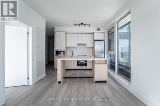 Building Photo - 1007 The Queensway