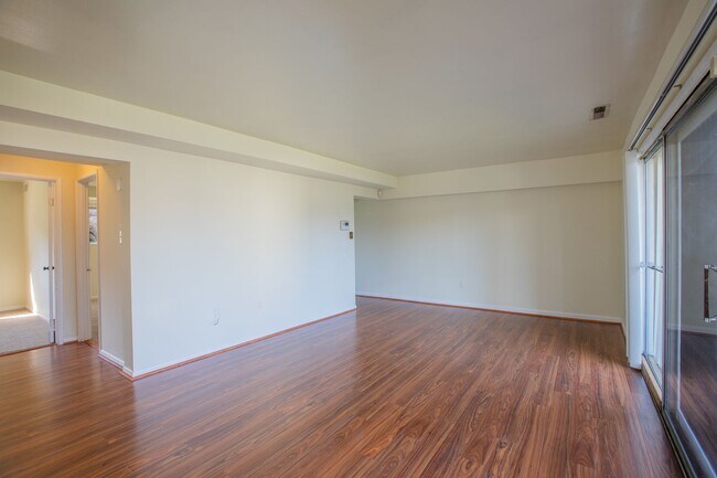 Building Photo - Lovely 2 BR/1 BA Condo in New Carrolton!