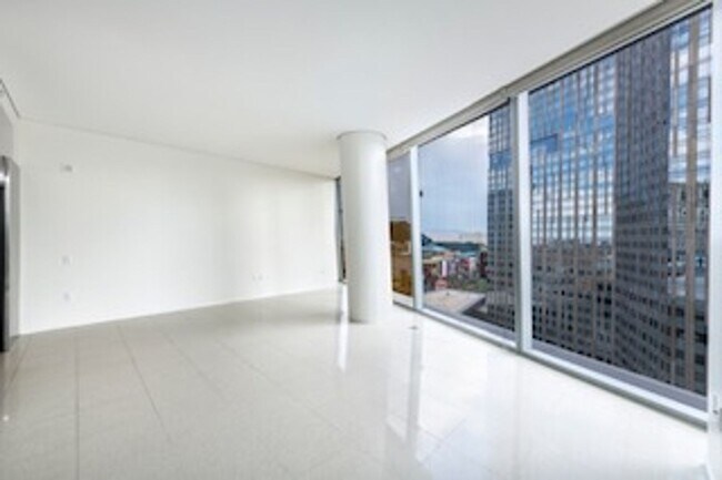 Foto del edificio - FANTASTIC 1 Bedroom at Veer Towers.