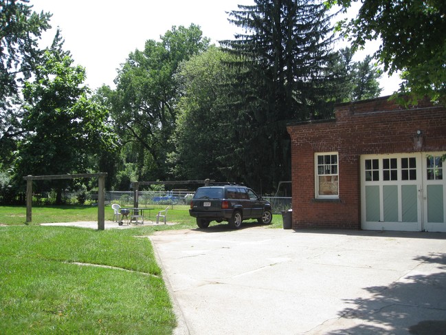  - 380 Grove St