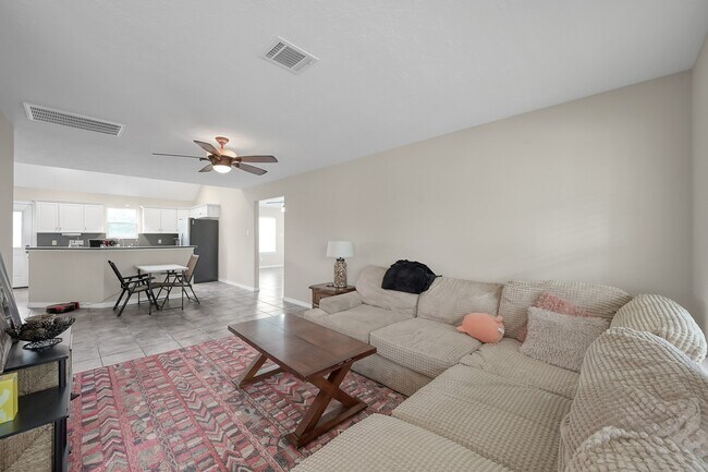 Foto del edificio - 12102 Mustang Ave