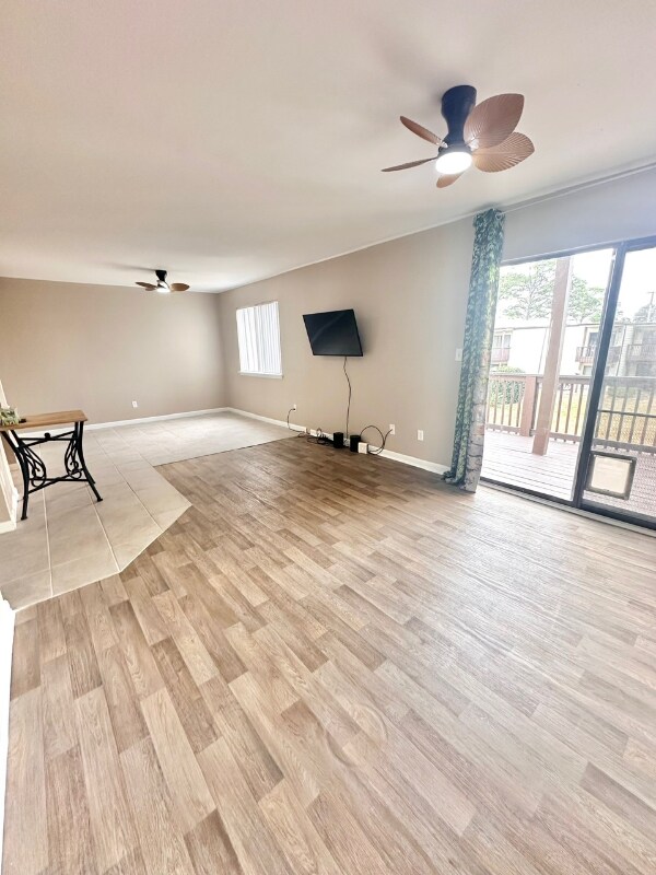 Foto del edificio - 308 Miracle Strip Pkwy SW