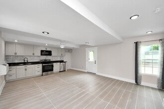 Building Photo - 5903 Belneath St