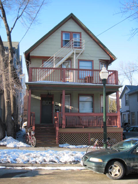 Large 5 bedroom on 2 floors with free laundry and off street parking - 446 W Doty St