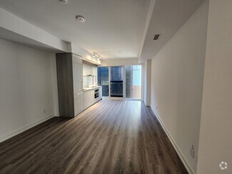Building Photo - 771 Yonge St