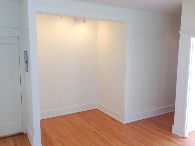 Building Photo - Beautiful new 2 bed 1 bath apartment in Te...