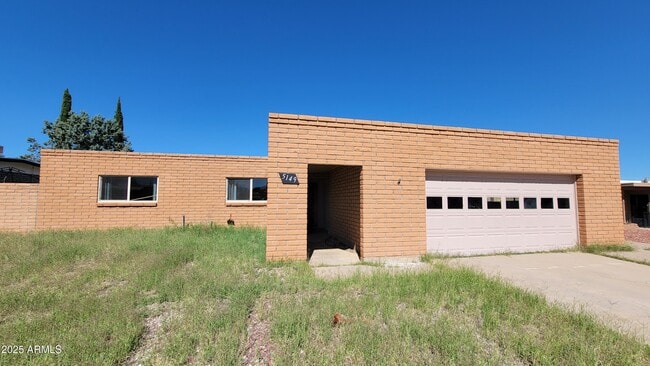 Building Photo - 5149 Paseo Las Palmas