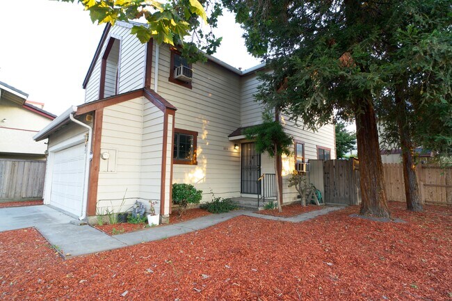 Building Photo - 893 N Bayshore Rd W