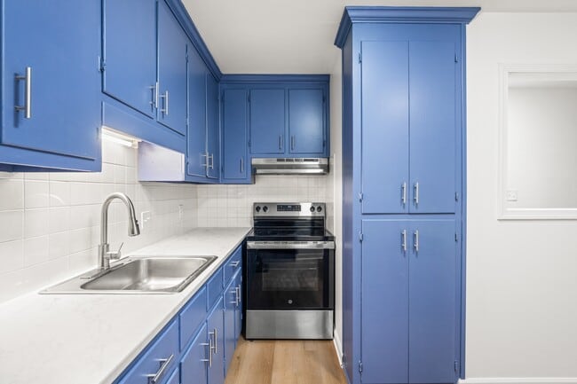 Building Photo - Summercrest Apartments