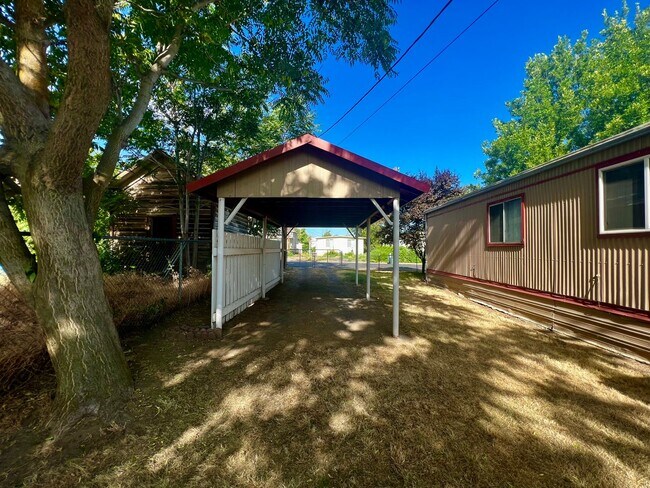 Foto del edificio - Newly Remodeled 3-Bedroom on Fully-Fenced Lot