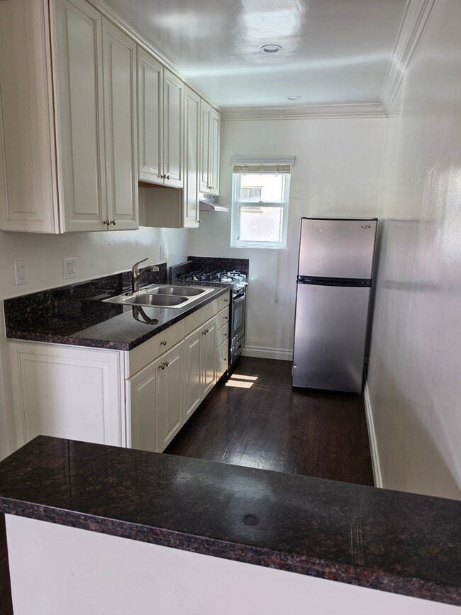 Building Photo - 1519 Armacost Ave
