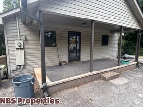 Building Photo - 809 Lester Rd