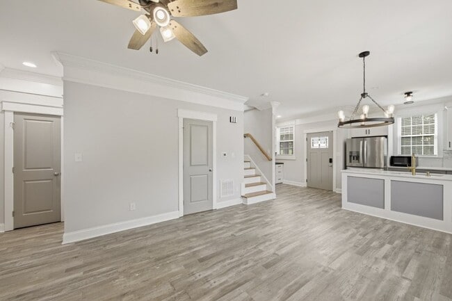 Building Photo - 413 Cecil St