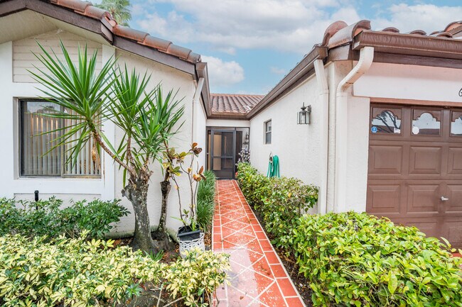 Building Photo - 6220 Kings Gate Cir