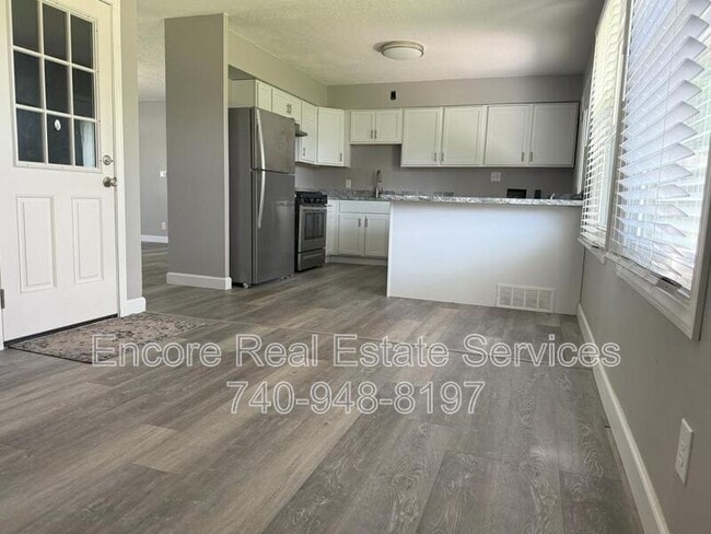 Building Photo - 285 Parkview Dr