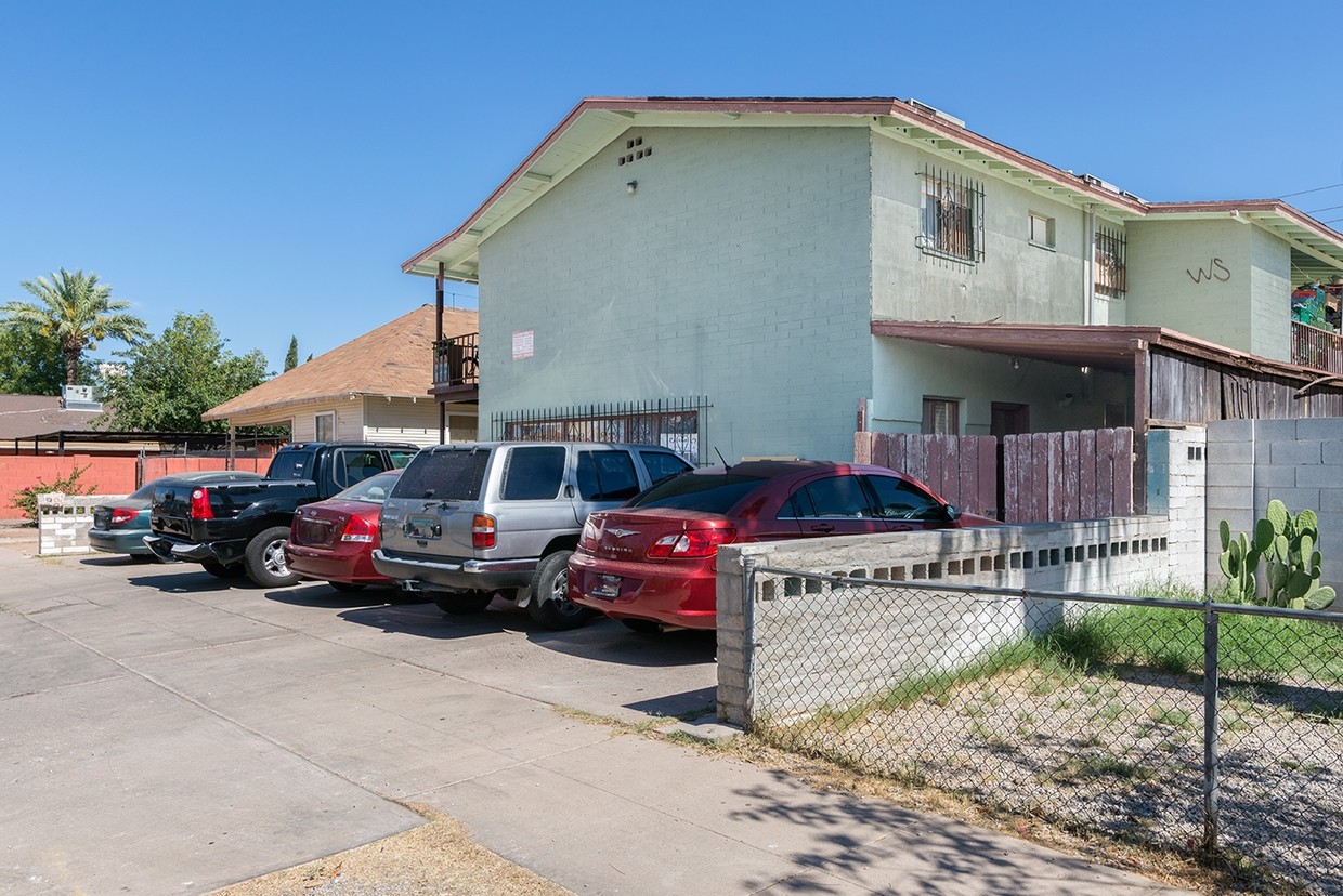 Primary Photo - Taylor Street Apartments