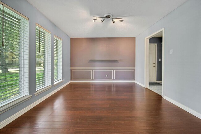 Foto del edificio - 18110 Shadow Valley Dr