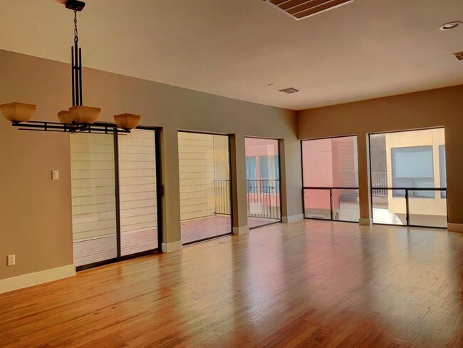 Foto del edificio - 4402 Spencer St
