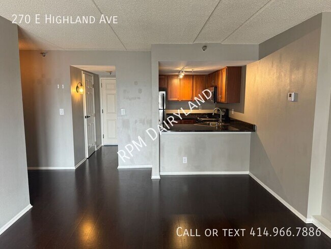 Foto del edificio - 270 E Highland Ave