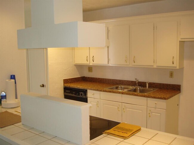 Foto del edificio - 4346 Kinloch Dr