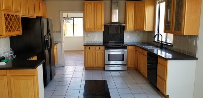 Building Photo - 1819 Golden Leaf Ln