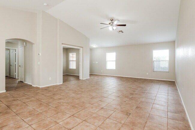 Foto del edificio - 17870 W Calavar Rd