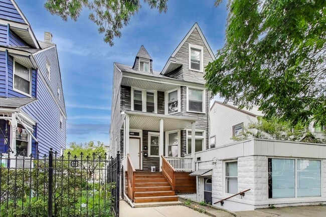 Foto del edificio - 2144 W Montrose Ave