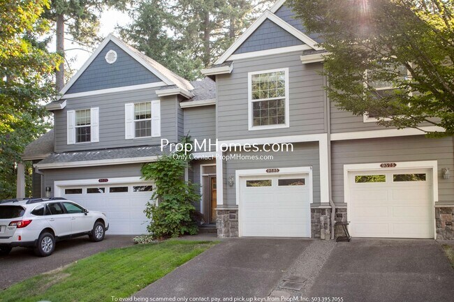 Building Photo - Light & Bright Three Bedroom Townhome in Sexton Mountain!