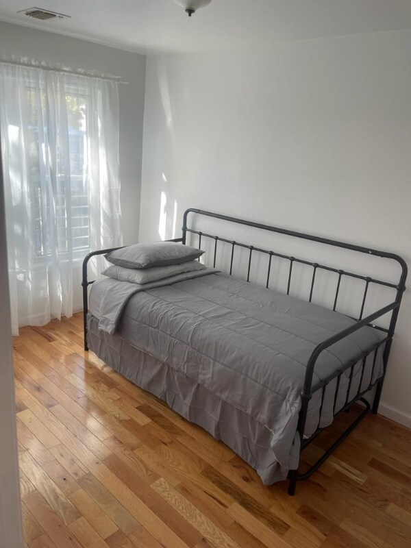 Foto del edificio - 81 Summer Ave
