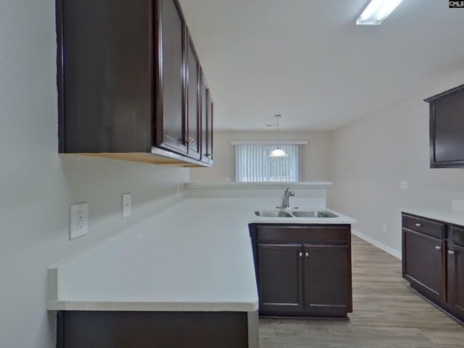 Building Photo - 750 Chariot Way