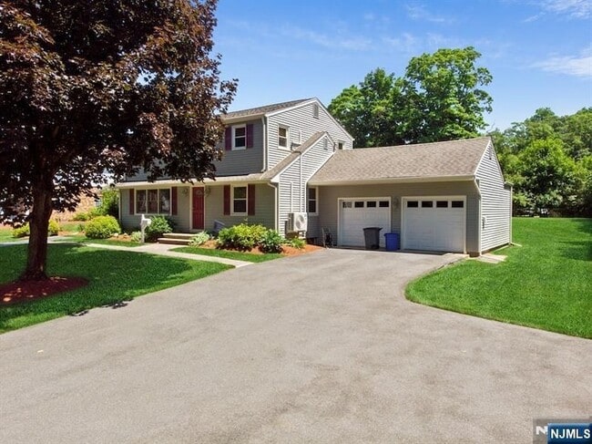 Building Photo - 326 Ramapo Valley Rd